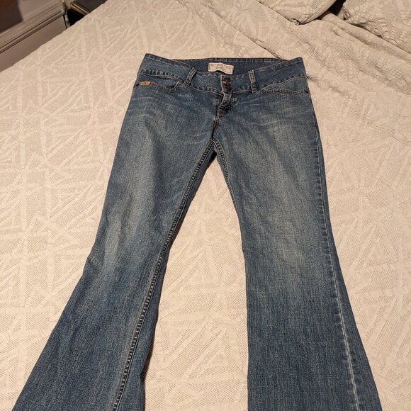 Levi Strauss Boho Low Rise Flare Jean (size 8) - Picture 1 of 4